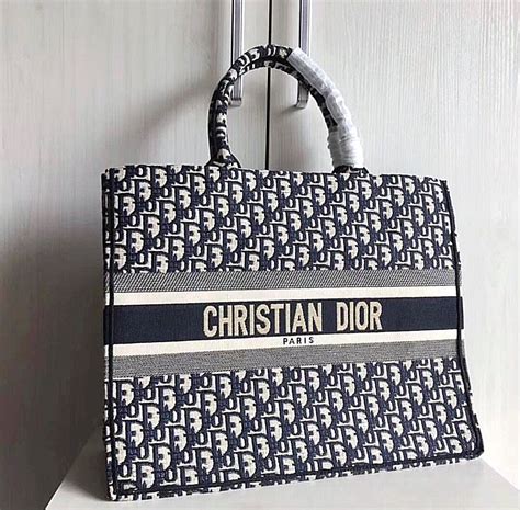 christian dior beach bag.